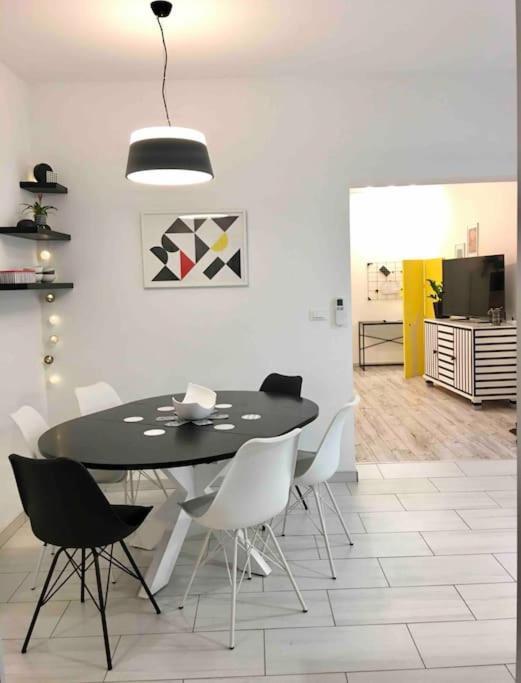Novoureden Komforni Stan Od 90 M2 S Dvoristem Apartment ชิเบนิก ห้อง รูปภาพ